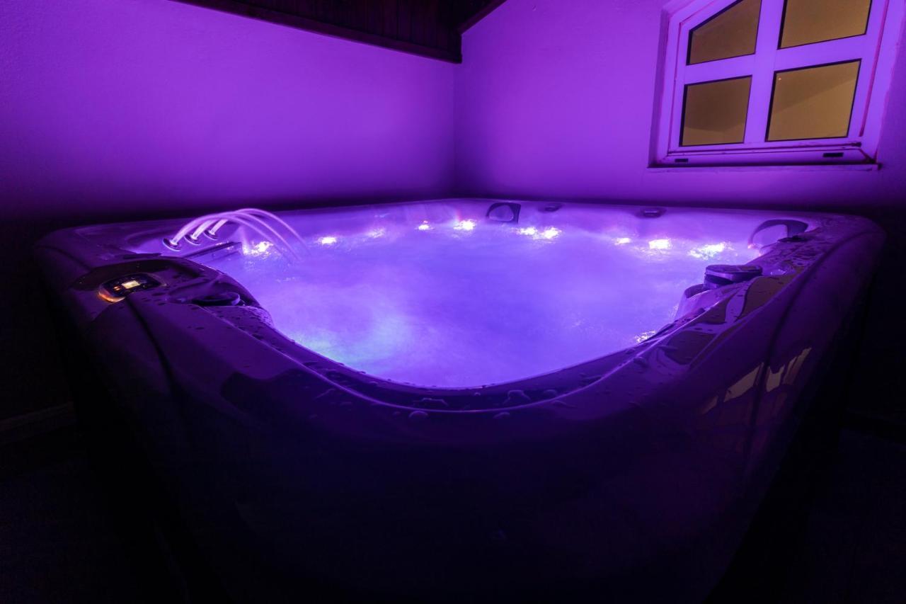 Villa Ventus, 40Sqm Private Pool & Hot Tub! Ruszoszpíti Kültér fotó